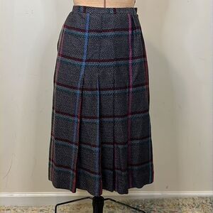 Doncaster II Wool Plaid Pleated Skirt and Shawl - Size 8